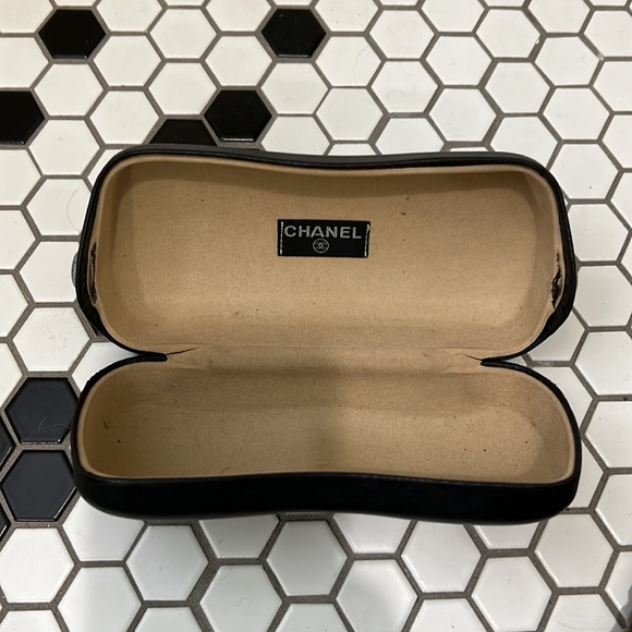 Classic Chanel Sunglasses - Picture 8 of 8